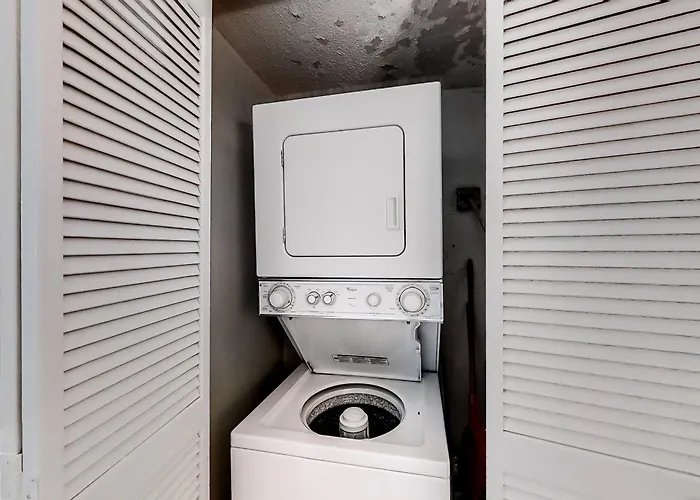 Apartment Island Winds East Ii